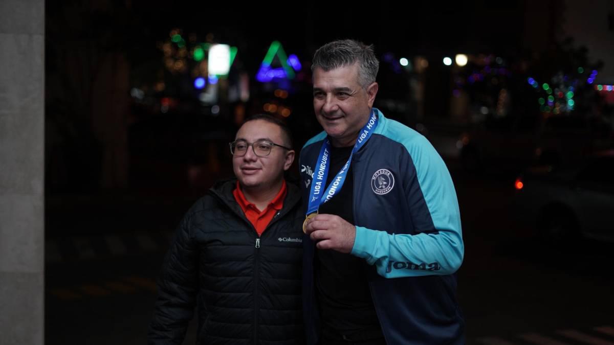 Jugó enfermó y terminó celebrando con cerveza y qué era lo que cargaba Diego Vázquez