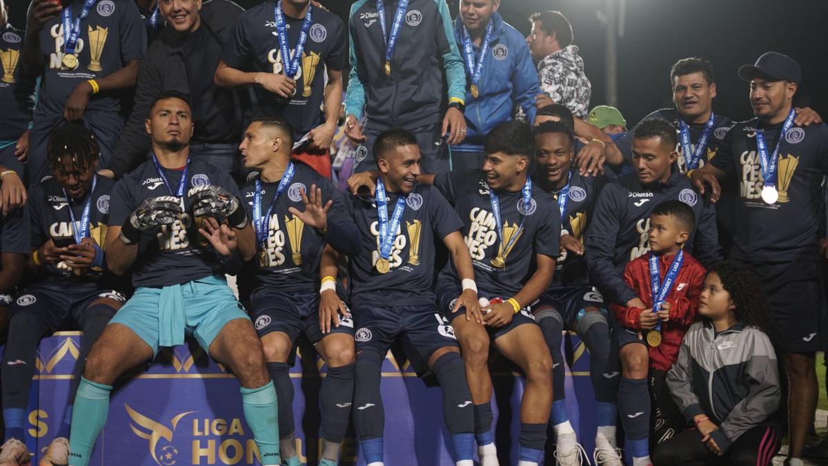 Motagua celebra la obtención de su copa 19 en Liga Nacional: Besos, lágrimas y emoción