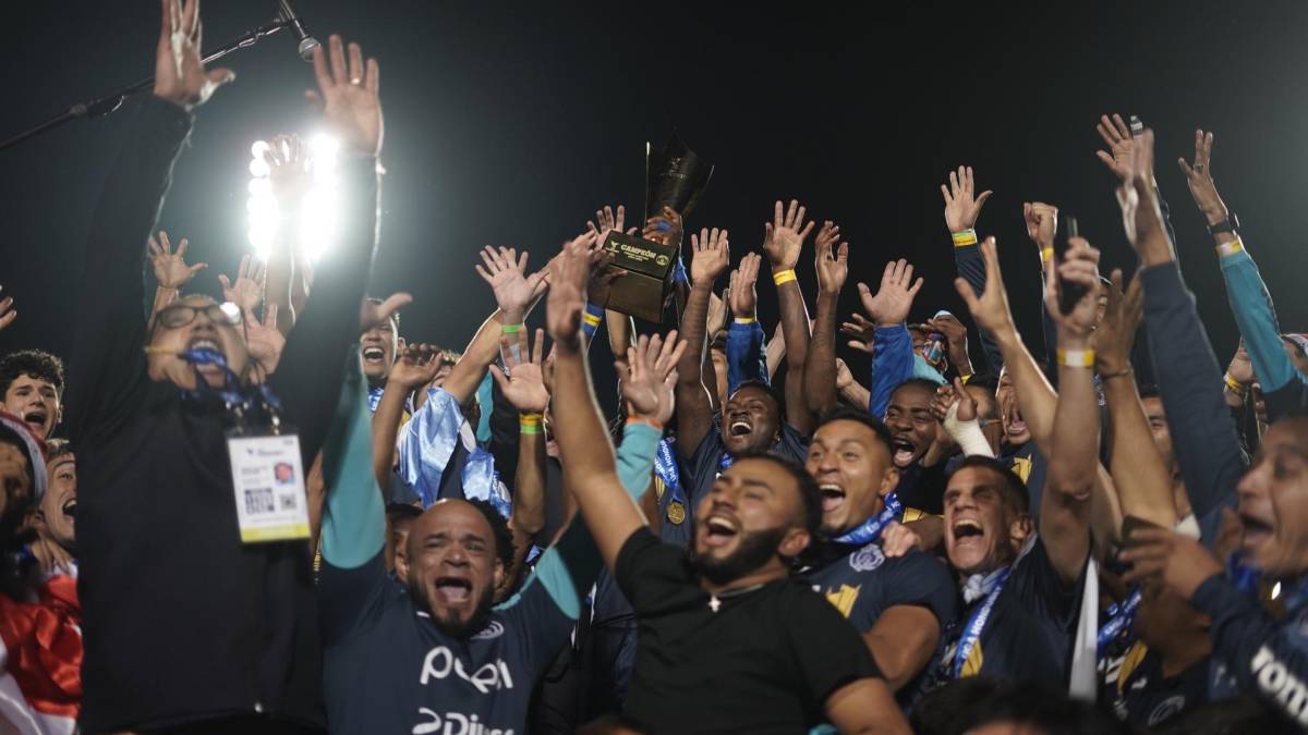 Motagua celebra la obtención de su copa 19 en Liga Nacional: Besos, lágrimas y emoción