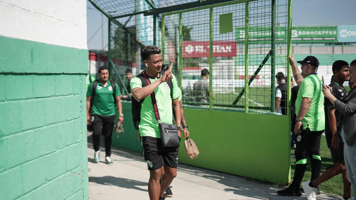 No se vio en TV: Abucheos contra Diego Vázquez y bellas chicas en el Marathón-Motagua