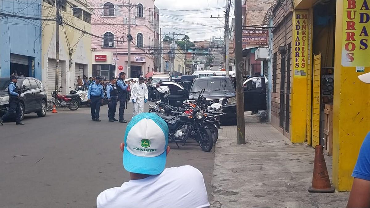 Limpiaparabrisas encendidos, cervezas y dos cuerpos: escena donde murió abogado en Comayagüela