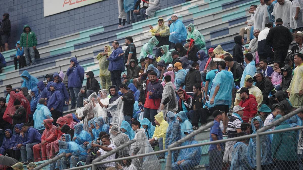 ¡Locura por la H! Ambiente de fiesta se respira previo al Honduras vs México en San Pedro Sula