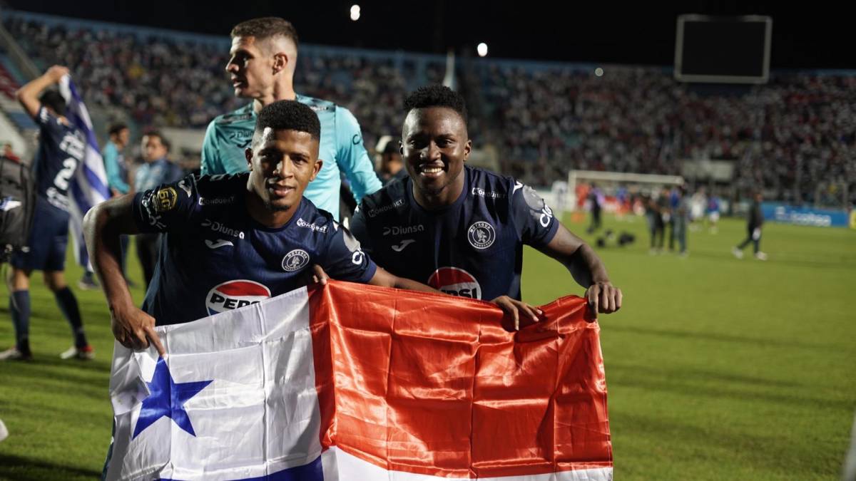 Motagua celebra la obtención de su copa 19 en Liga Nacional: Besos, lágrimas y emoción