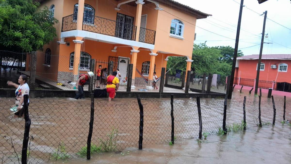 La zona sur de Honduras poco a poco se inunda.