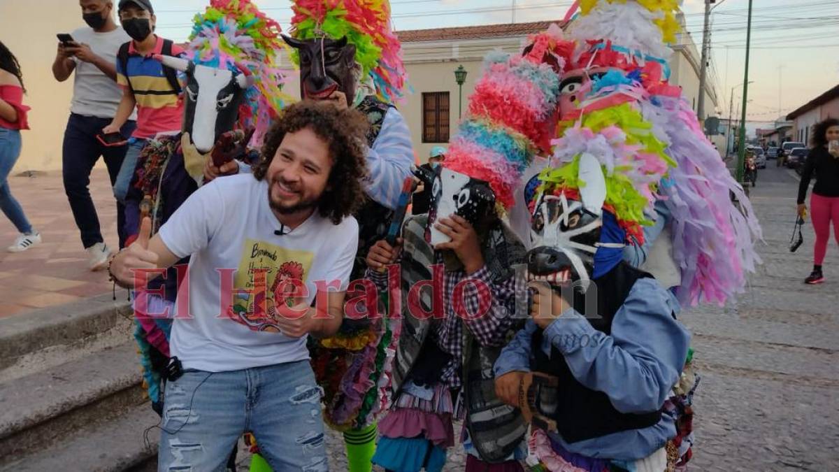 Luisito Comunica visita Comayagua para ver el reloj más antiguo de América