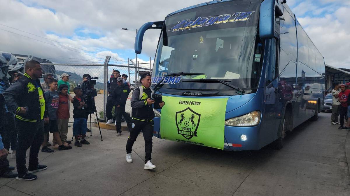 ¡Ambientazo! Ultra Fiel recibe con euforia a Olimpia y con pancarta: “Traicionarte jamás”