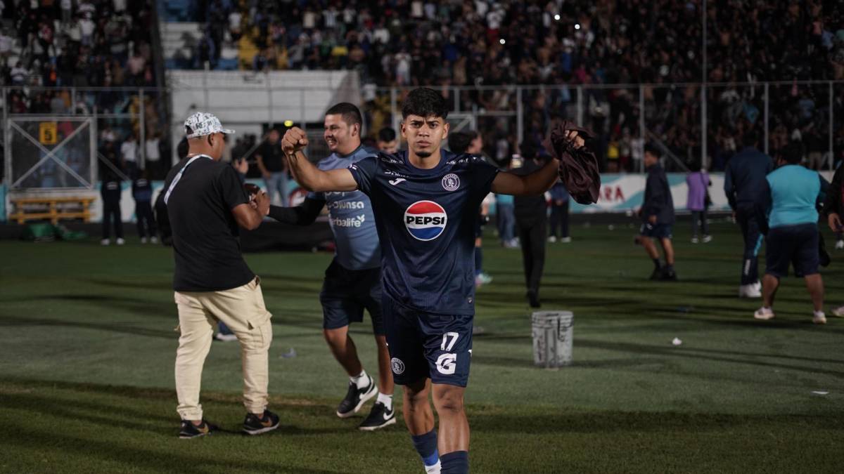 Motagua celebra la obtención de su copa 19 en Liga Nacional: Besos, lágrimas y emoción