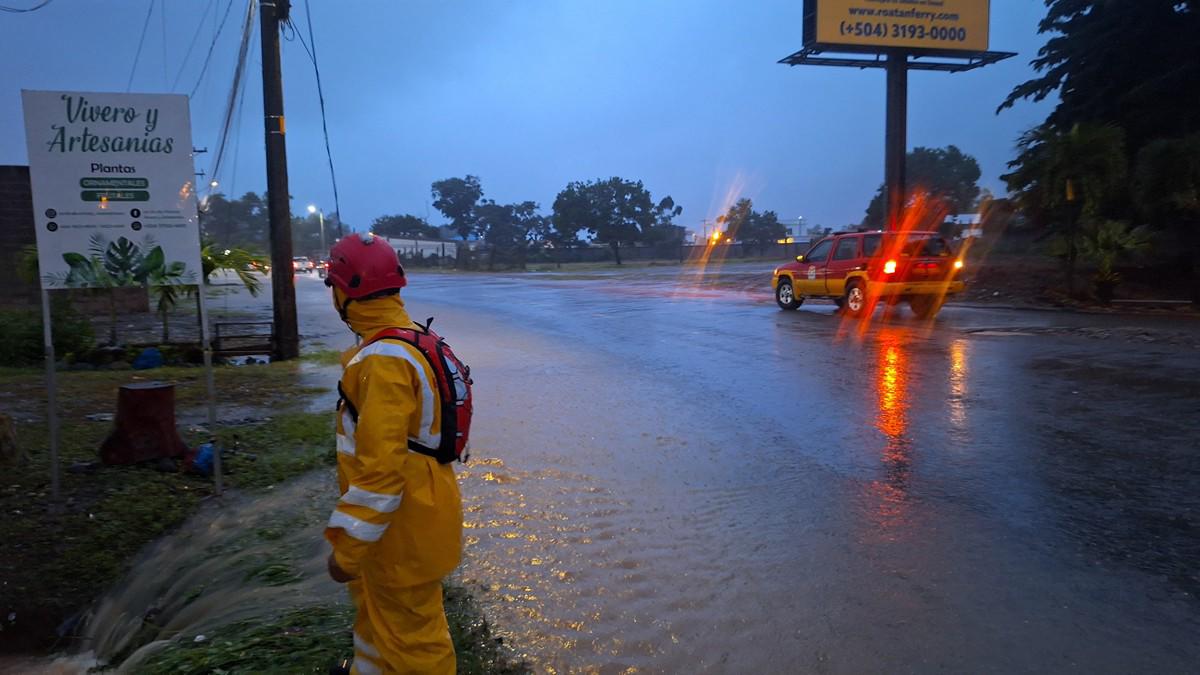 Cientos de afectados y zonas incomunicadas en norte de Honduras por tormenta tropical Sara