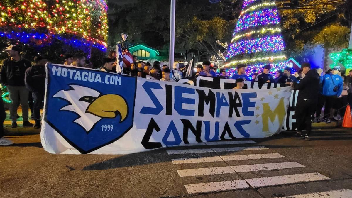 Motagua es sorprendido por aficionados en la noche antes de la final