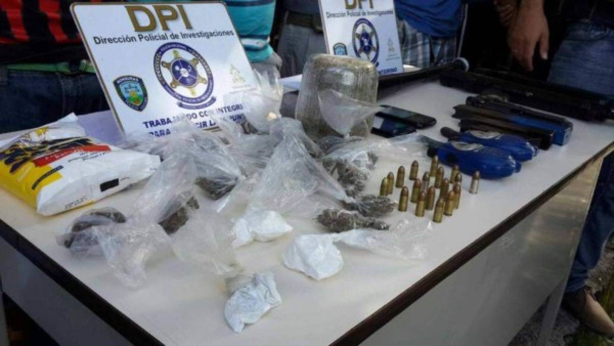 Capturan a varias personas con drogas y armas en La Ceiba  