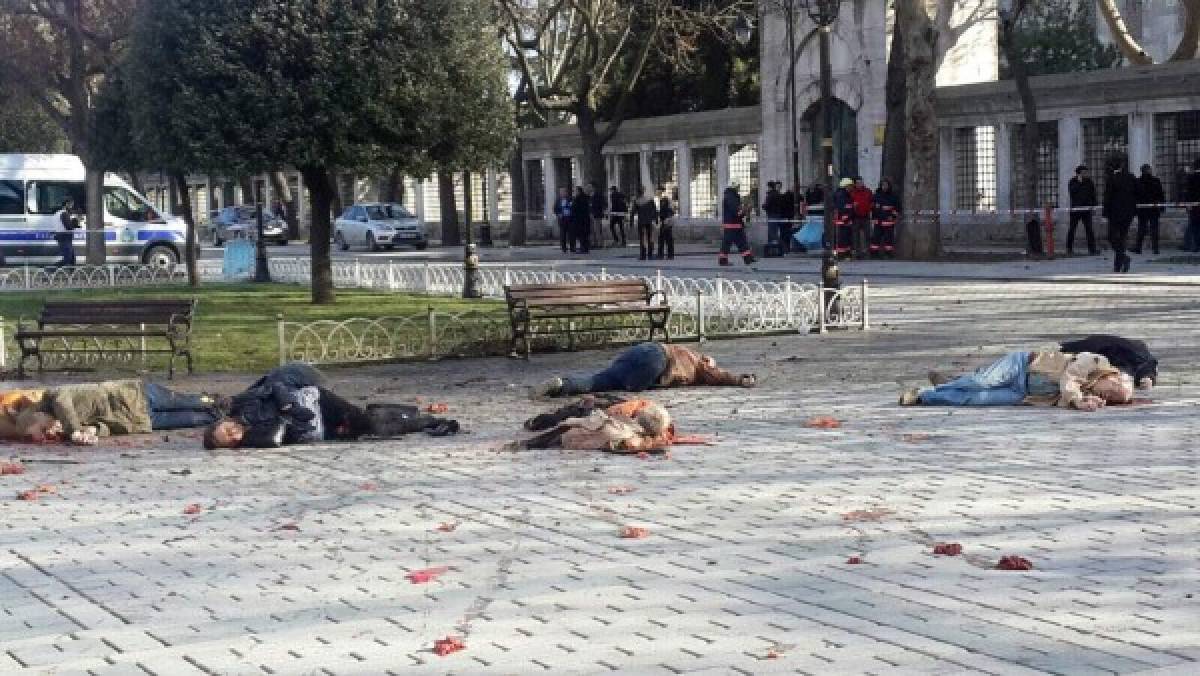 Al menos nueve alemanes muertos en el atentado suicida de Estambul 