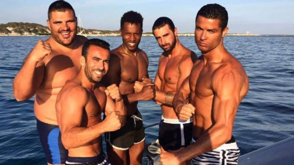 Cristiano Ronaldo disfruta de sus vacaciones bien acompañado