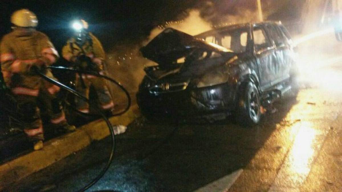 Queman camioneta usada en masacre de Villanueva