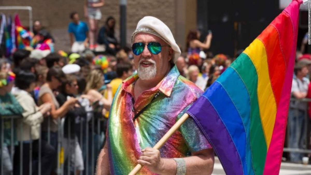 Muere Gilbert Baker, creador de la bandera del arco iris, símbolo gay