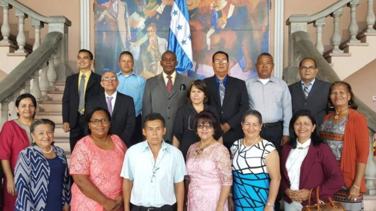 Honduras: Rinden homenaje a los maestros y maestras del país