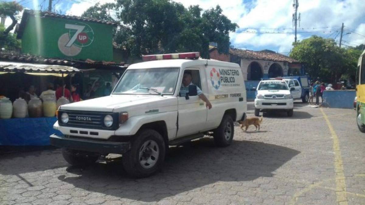 Personal de Medicina Forense hizo el levantamiento del cadáver del muchacho y fue trasladado a la morgue capitalina.