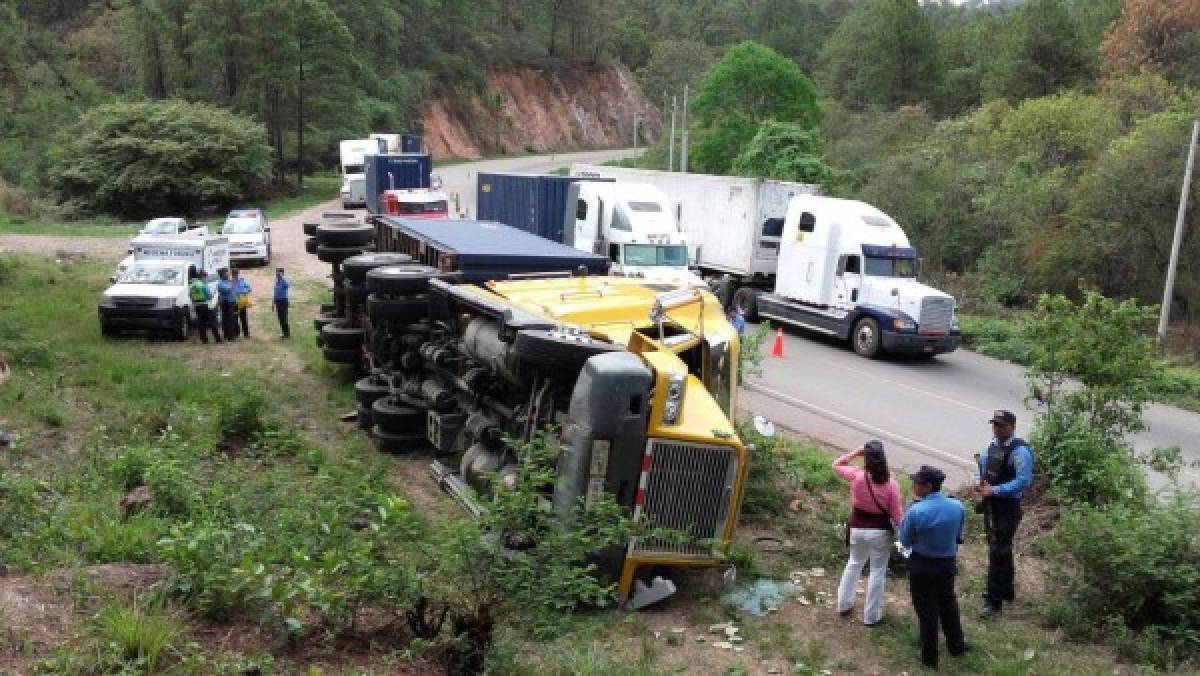 Conductor de rastra pierde la vida en accidente en la carretera de Danlí