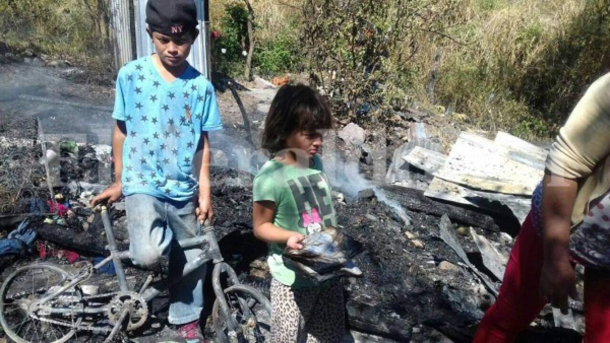 '¿Y ahora qué vamos a hacer?': Familia pierde casa en voraz incendio en la capital de Honduras