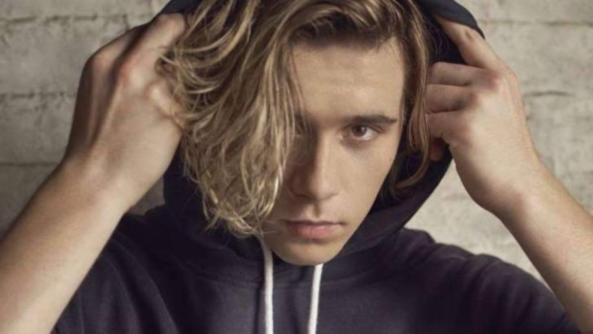 Brooklyn Beckham, de 17 años, es uno de los modelos más cotizados de la actualidad. (Redes / Noticias de Entretenimiento EL HERALDO Honduras)