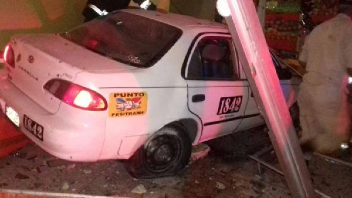 VIDEO: Taxista se salva de morir tras impactar contra un negocio