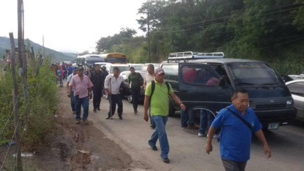 Dueños y conductores de rapiditos protestan en la capital de Honduras