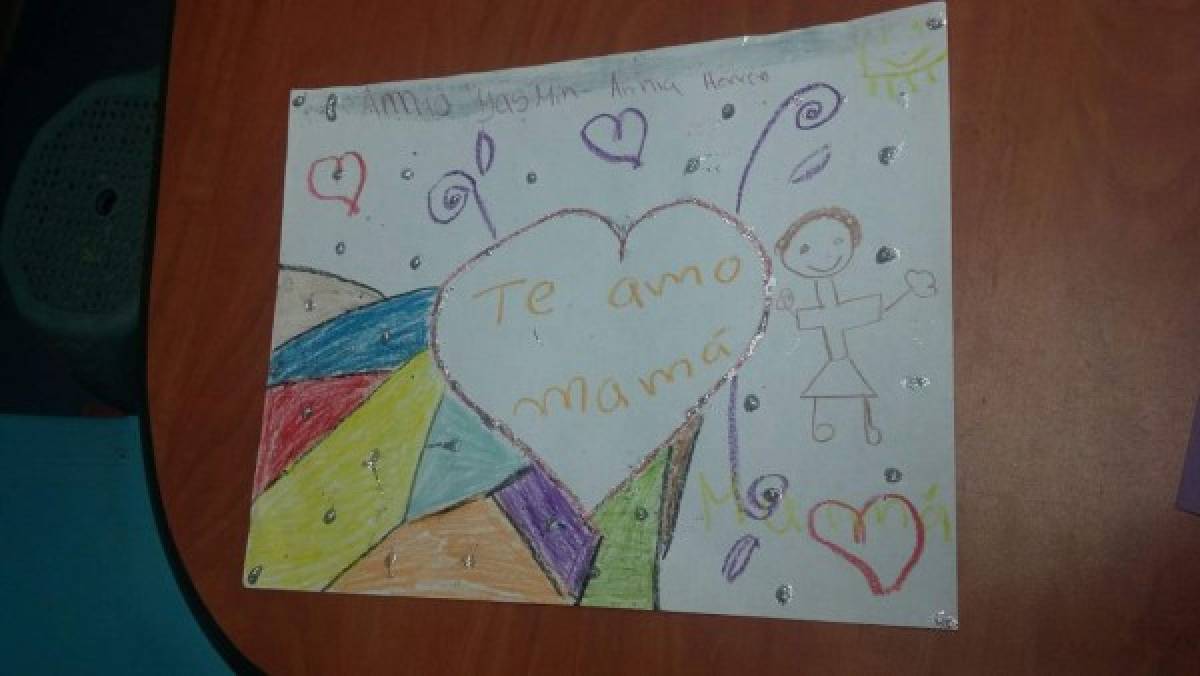 Dibujos hechos con amor, el mejor regalo que puede recibir una madre en su día