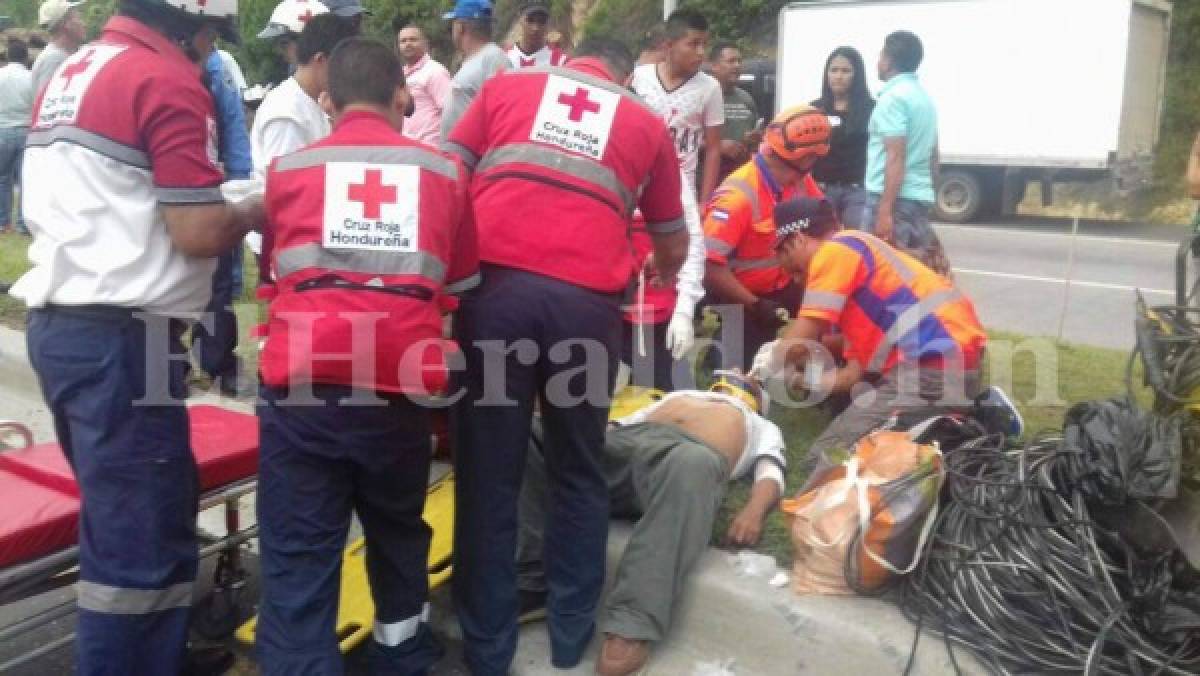 Varios heridos tras volcamiento de bus en la salida al norte de Honduras