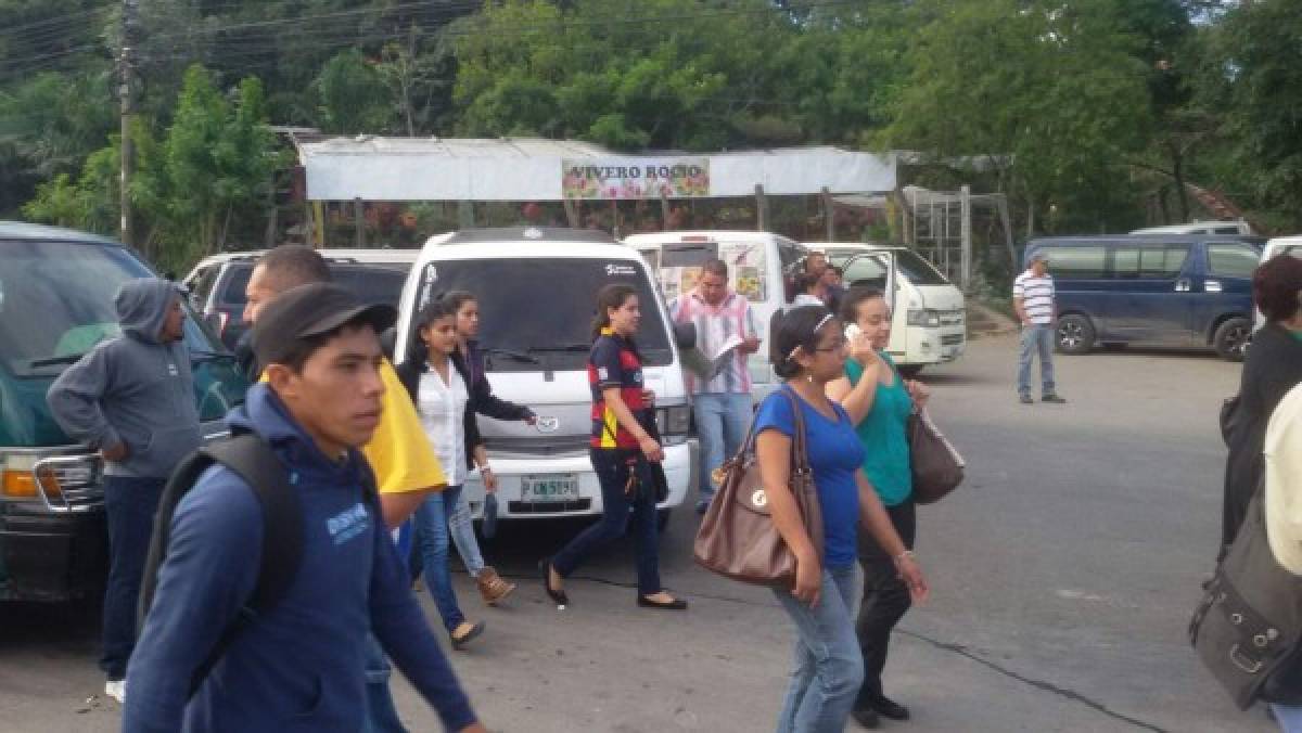 Dueños y conductores de rapiditos protestan en la capital de Honduras