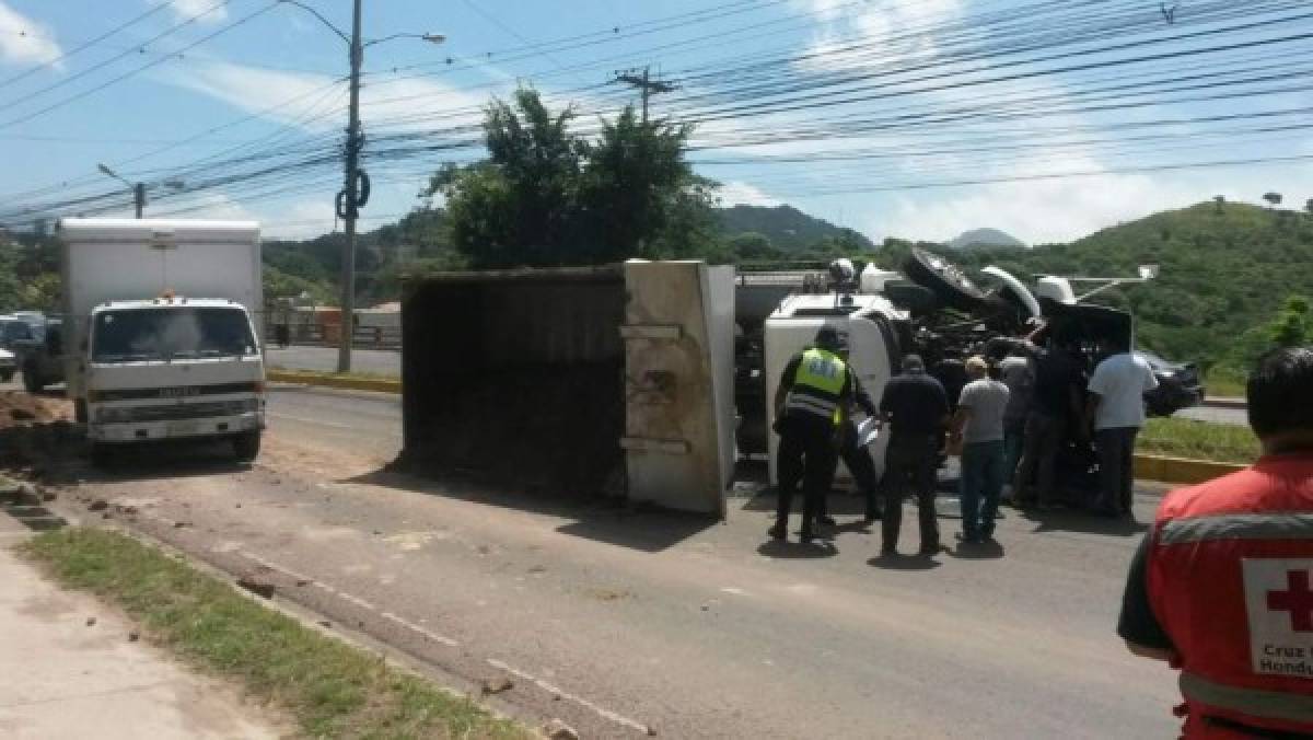 Microbuses 'brujo” y 'ejecutivo” colisionan y dejan doce heridos