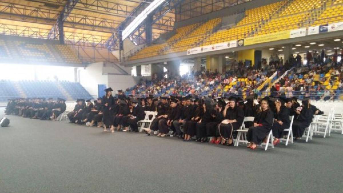 UNAH gradúa 1,200 nuevos profesionales