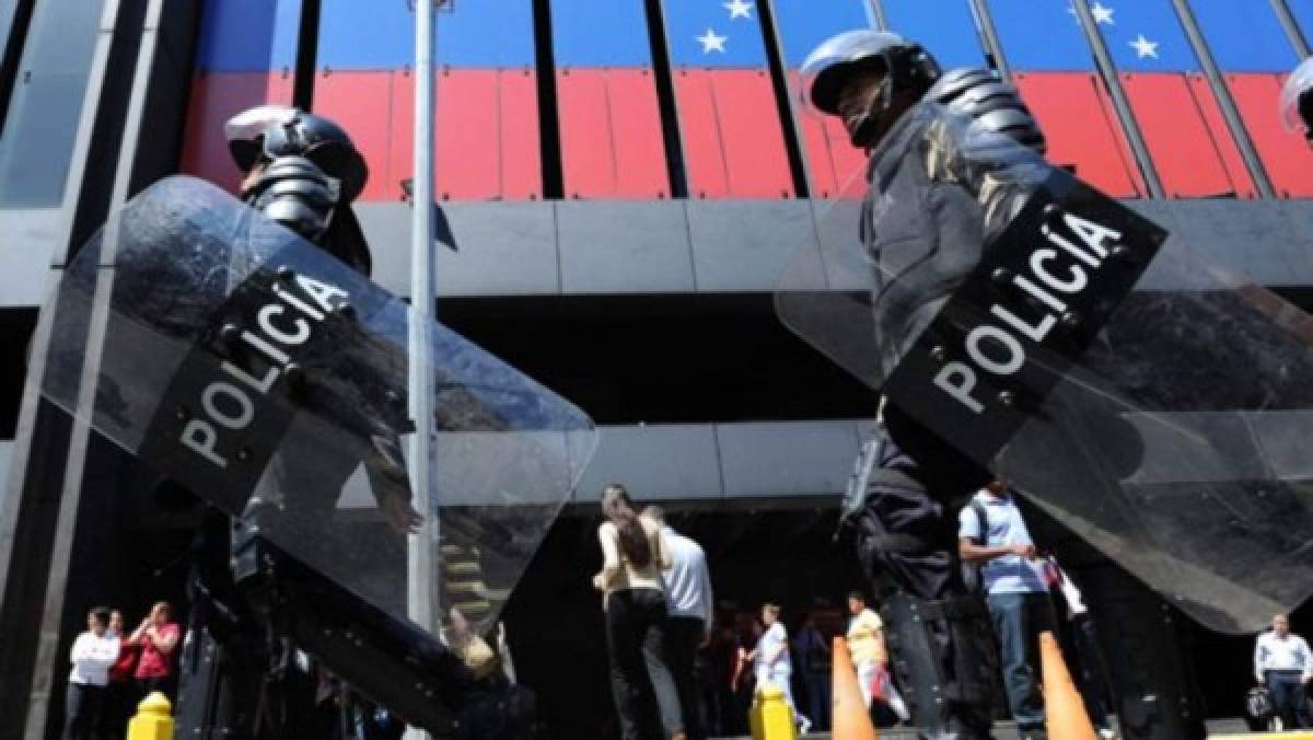 Ordenan arresto de jefe policial en Venezuela