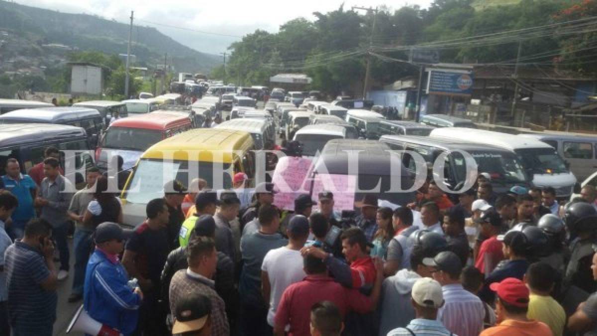 Dueños y conductores de rapiditos protestan en la capital de Honduras