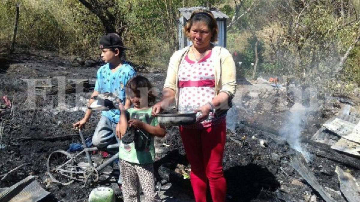 '¿Y ahora qué vamos a hacer?': Familia pierde casa en voraz incendio en la capital de Honduras