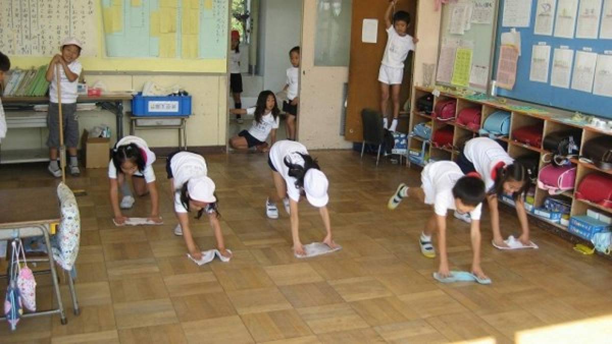 Increíble lo que los niños aprenden sobre la limpieza y el orden en esta escuela