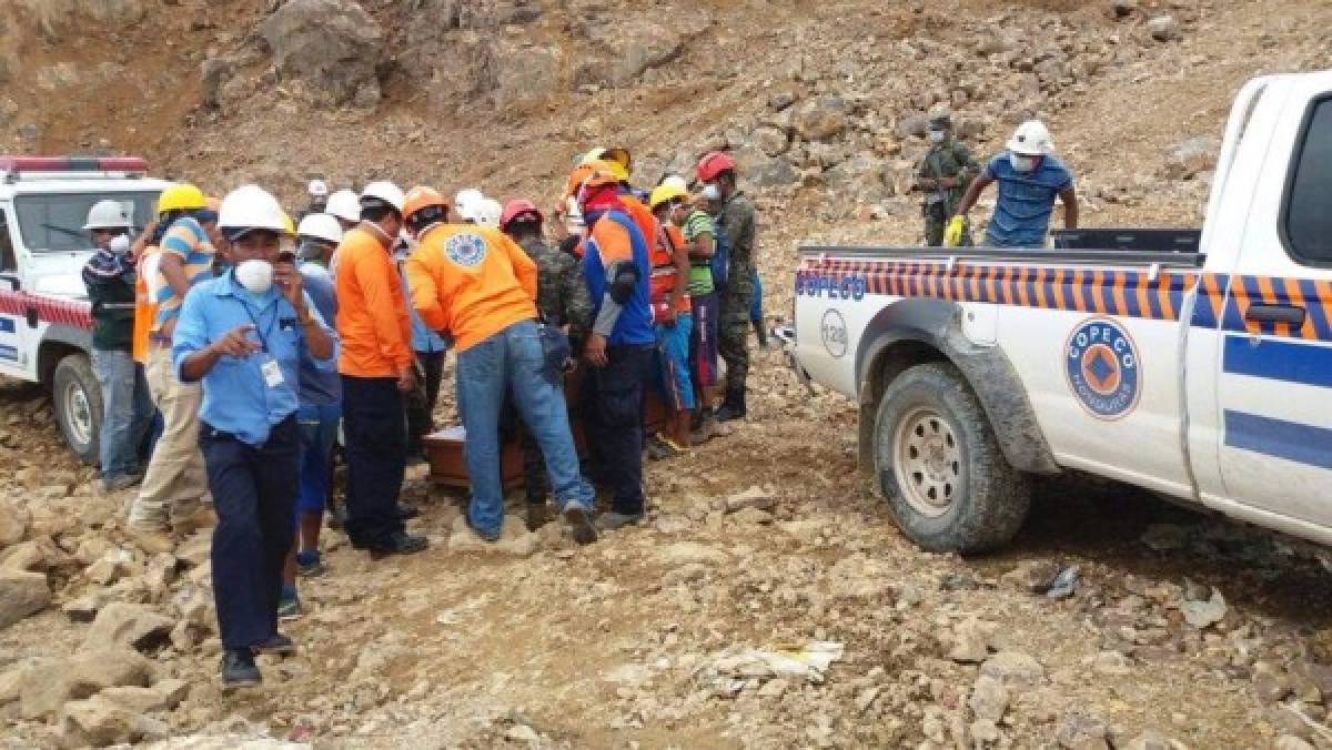 Rescatan los dos cadáveres de obreros soterrados en mina Cuculmeca