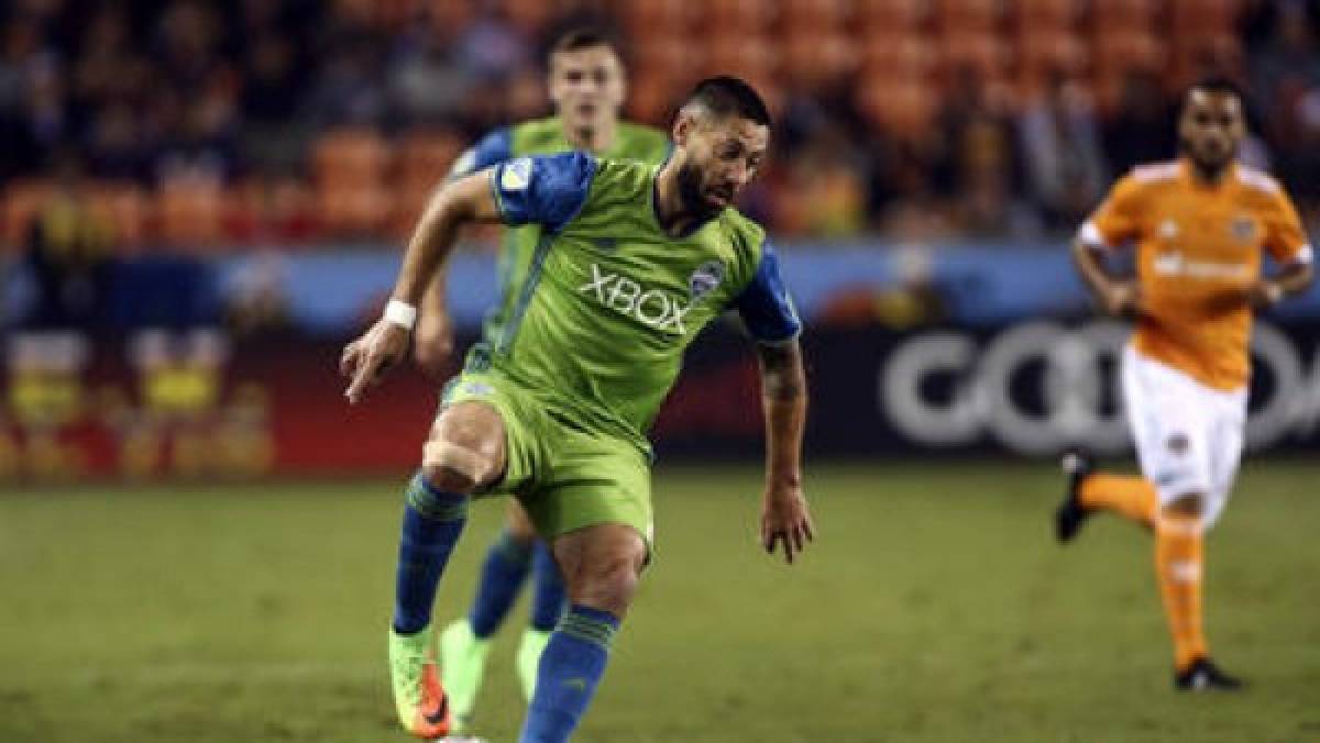 Arena cauteloso con regreso de Clint Dempsey  