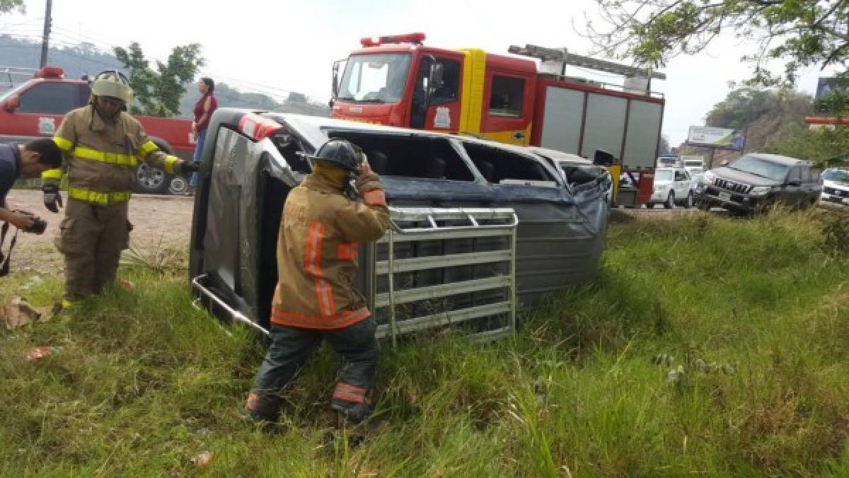 Accidente entre una rastra y microbús deja varios heridos en Santa Rosa de Copán