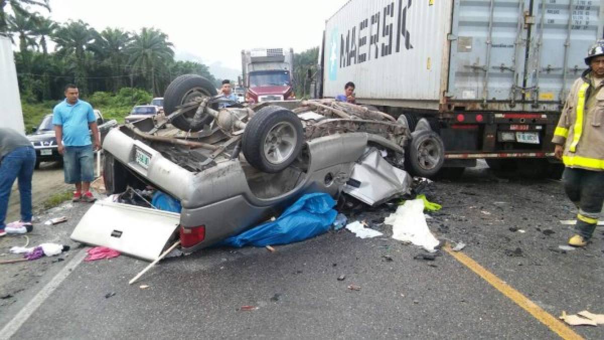 Fatal accidente deja dos muertos, entre ellos un bebé, en carretera que conduce a Tela