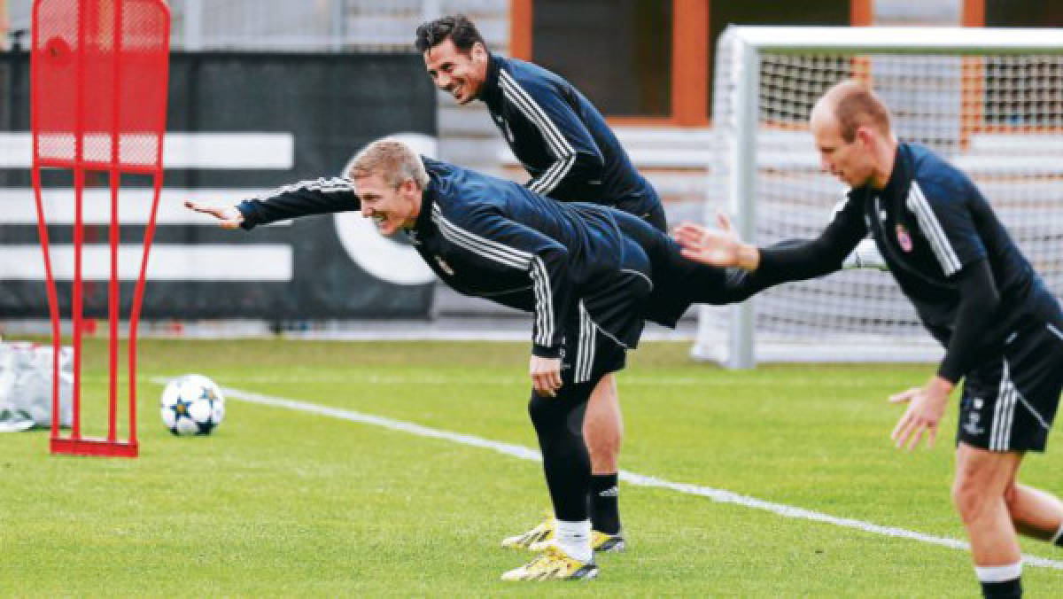 Barcelona tiene entrenamiento dentro de pelotas gigantes