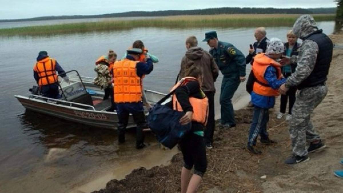 Mueren 14 niños en naufragio en lago ruso durante un campamento  