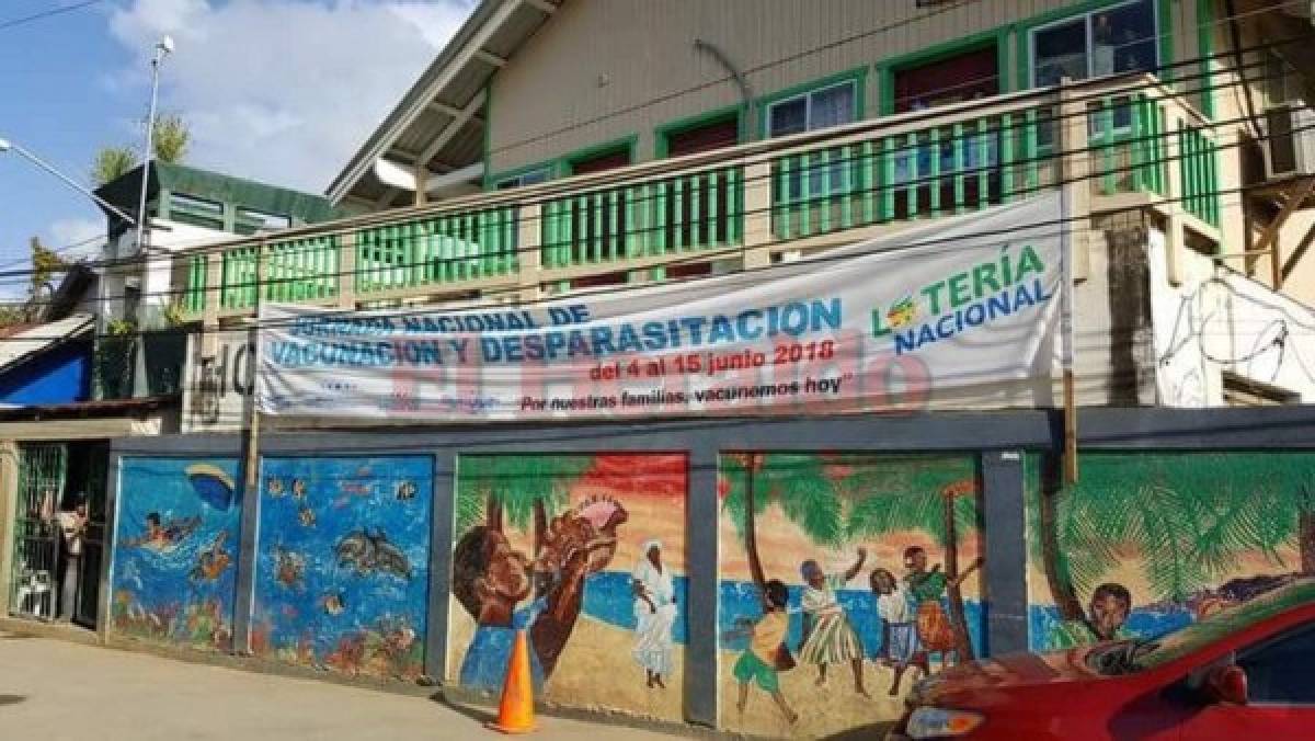 Pobladores de Roatán construyen amplio hospital público