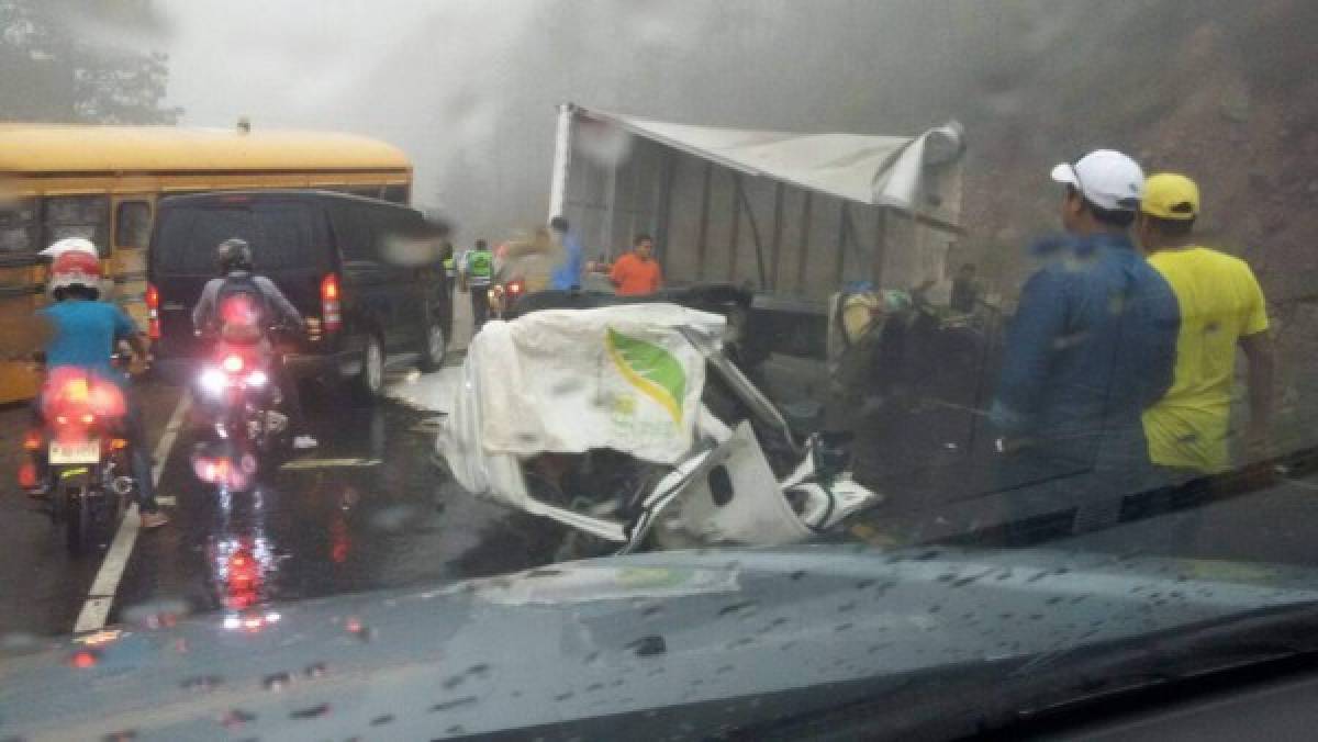 Un muerto en salida a Danlí y una rastra se vuelca en carretera al sur