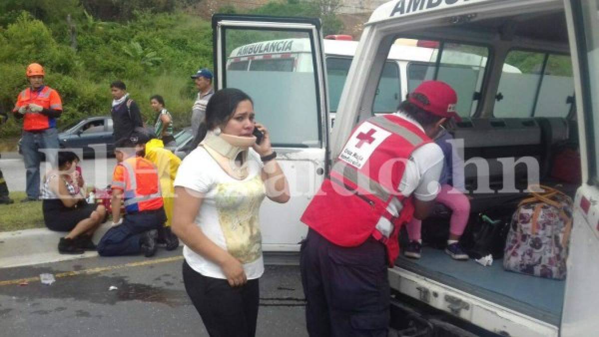 Varios heridos tras volcamiento de bus en la salida al norte de Honduras