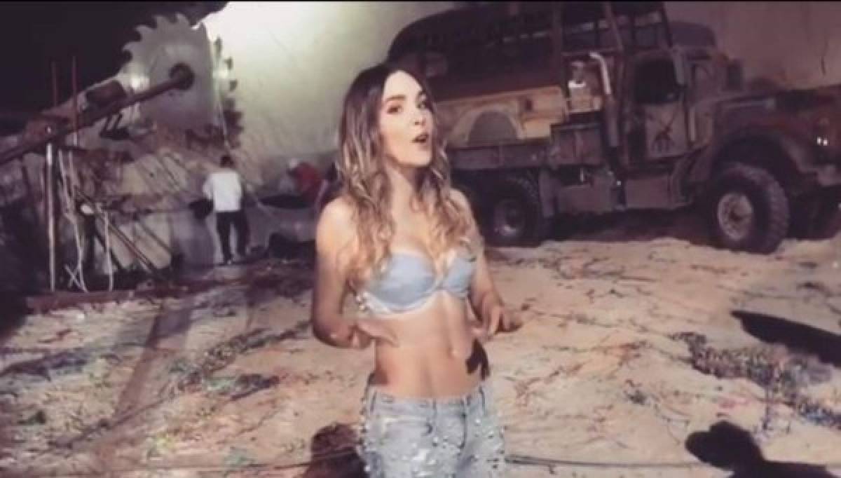 Critican a Belinda por halar al cantante Zion durante un video