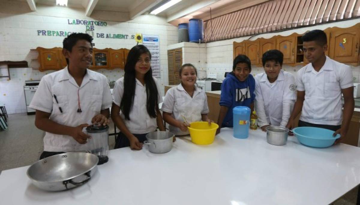 Recorrido por el colegio más longevo de Honduras: Instituto Central Vicente Cáceres