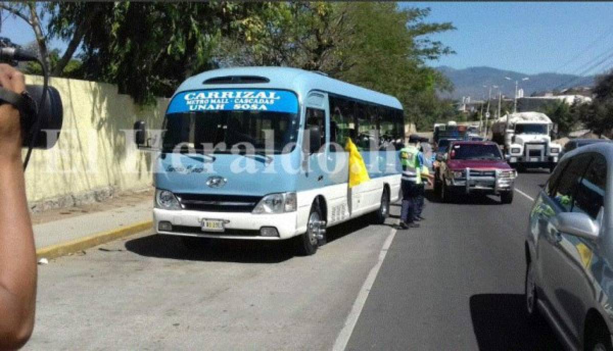 Matan a universitario tras asalto a bus en el bulevar Fuerzas Armadas de la capital de Honduras.