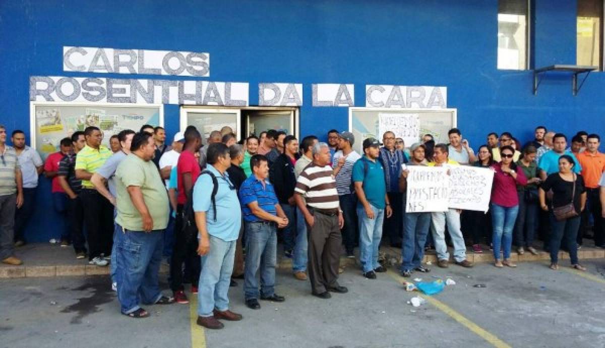 Protesta de empleados de Diario Tiempo en SPS