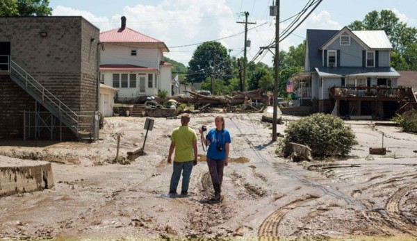 Obama declara desastre mayor por inundación en Virginia que deja 24 muertos