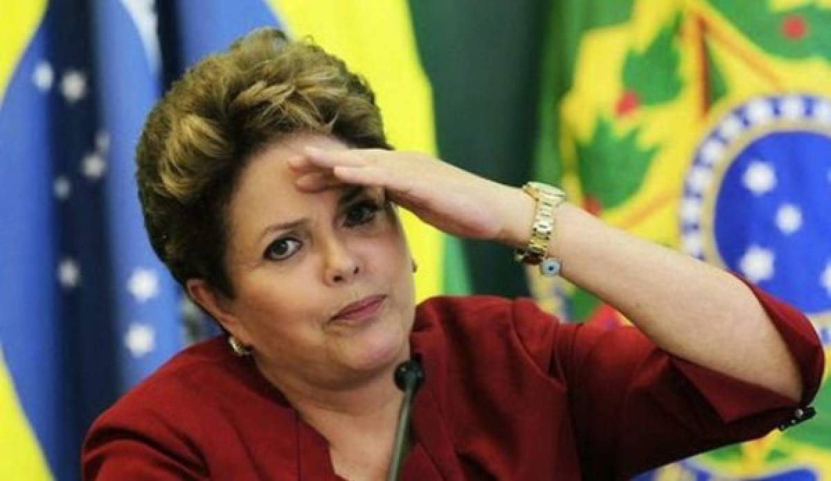 Rousseff cancela viaje a EEUU por crisis política en Brasil