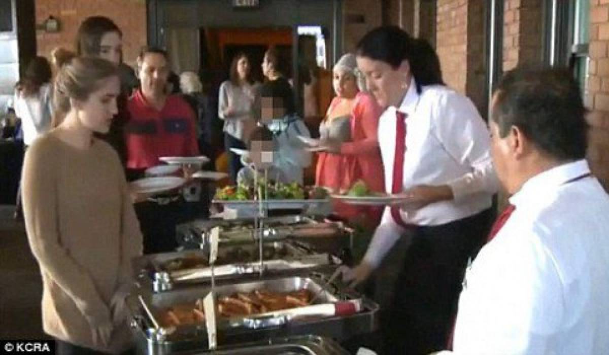 Mujer dona su banquete de bodas tras ser plantada en el altar